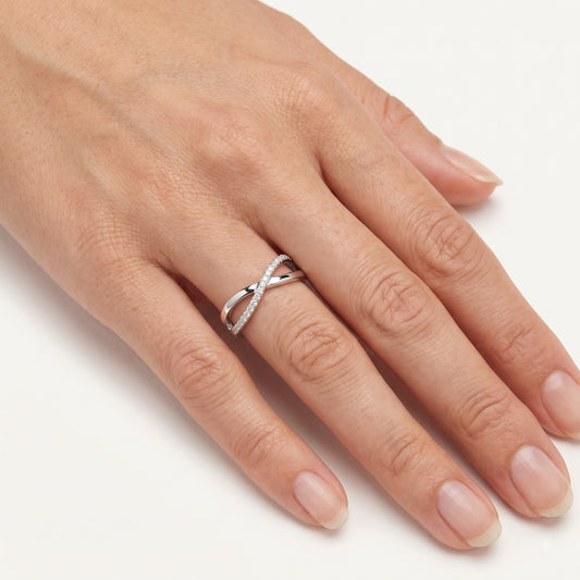 Elegant Silver Crossover Ring with Sparkling Crystal Details