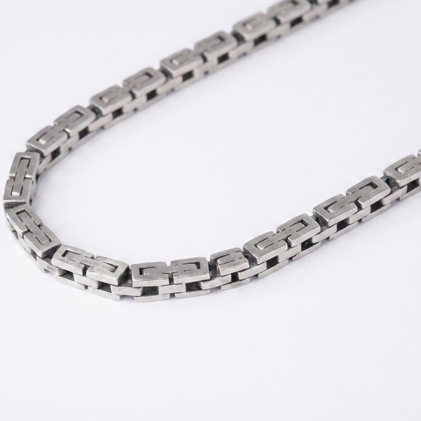 Silver Geometric Link Chain Necklace with Modern Rectangular Design