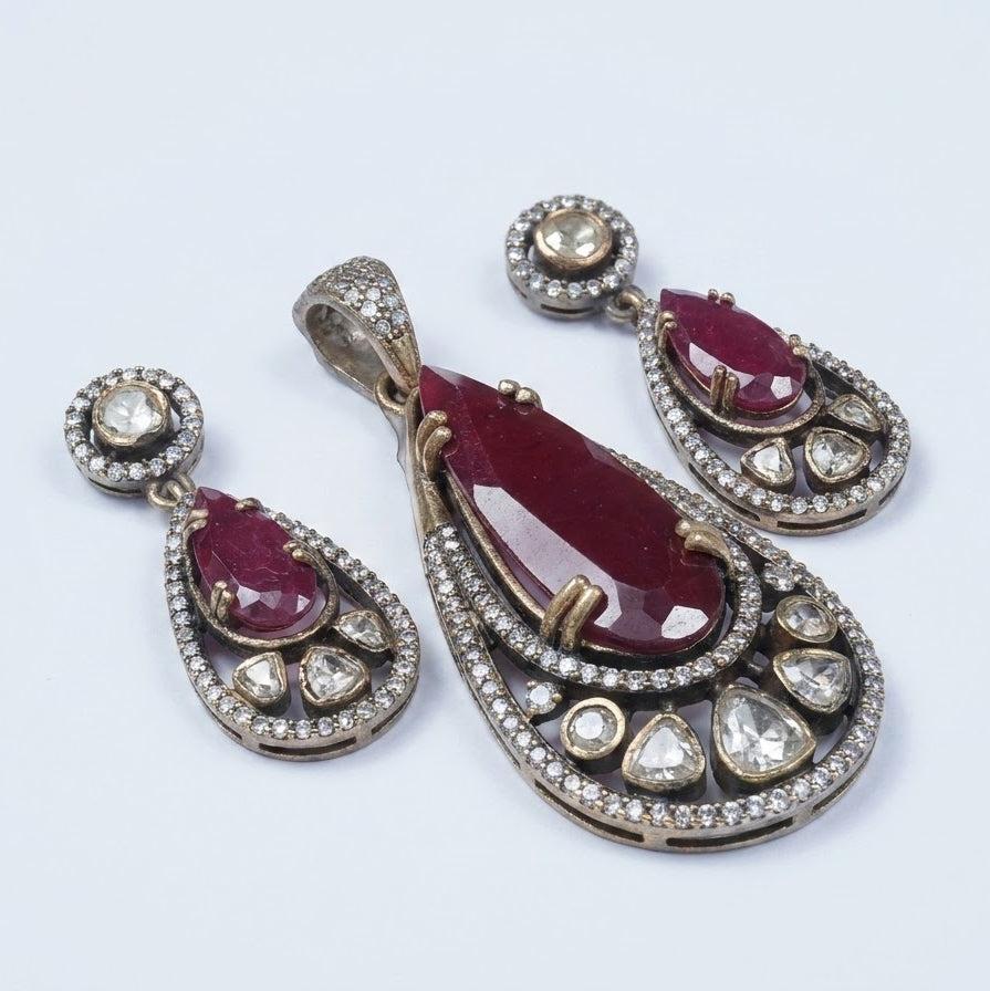 Elegant Ruby-Red Teardrop Necklace & Earrings Set