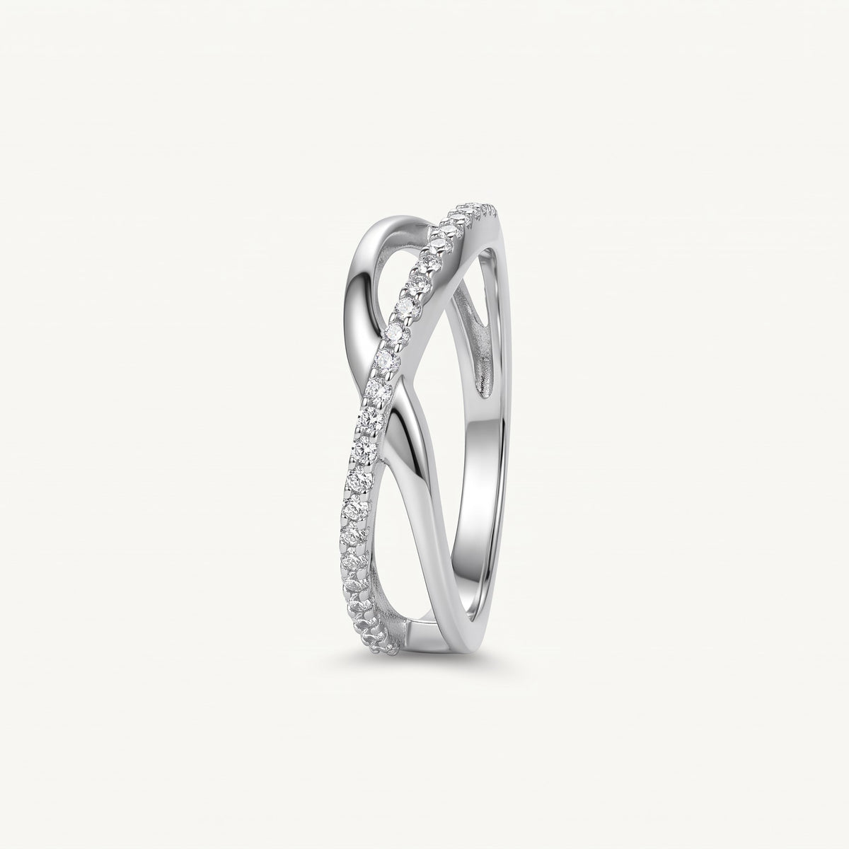 Elegant Silver Crossover Ring with Sparkling Crystal Details