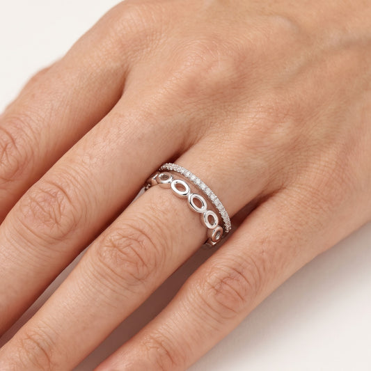 Elegant Silver Oval Link Pavé Ring with Sparkling Stone Band