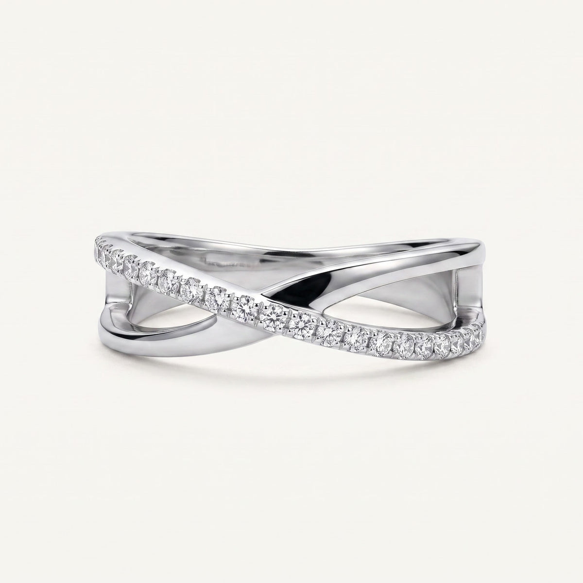 Elegant Silver Crossover Ring with Sparkling Crystal Details