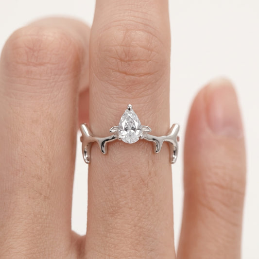 Elegant Silver Antler-Inspired Solitaire Ring with Sparkling Centre Stone