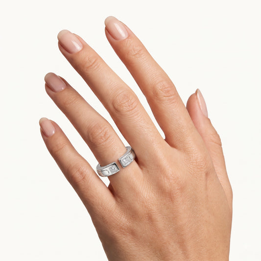 Elegant Silver-Tone Men’s Diamond-Style Band Ring
