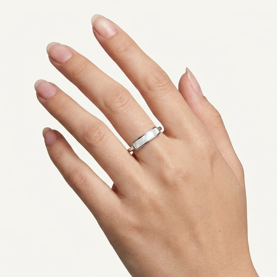 Elegant Silver Ring with Mother of Pearl Style Inlay