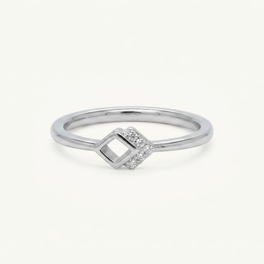 Elegant Silver Geometric Openwork Ring with Sparkling Detail