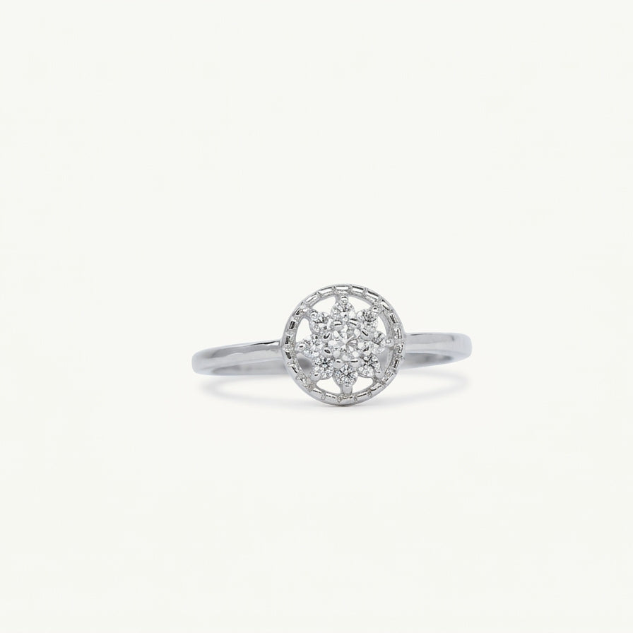 Elegant Round Cluster Crystal Silver Ring with Sparkling Halo Design