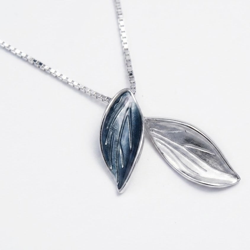 Silver Double Leaf Pendant Necklace – Nature-Inspired Jewellery