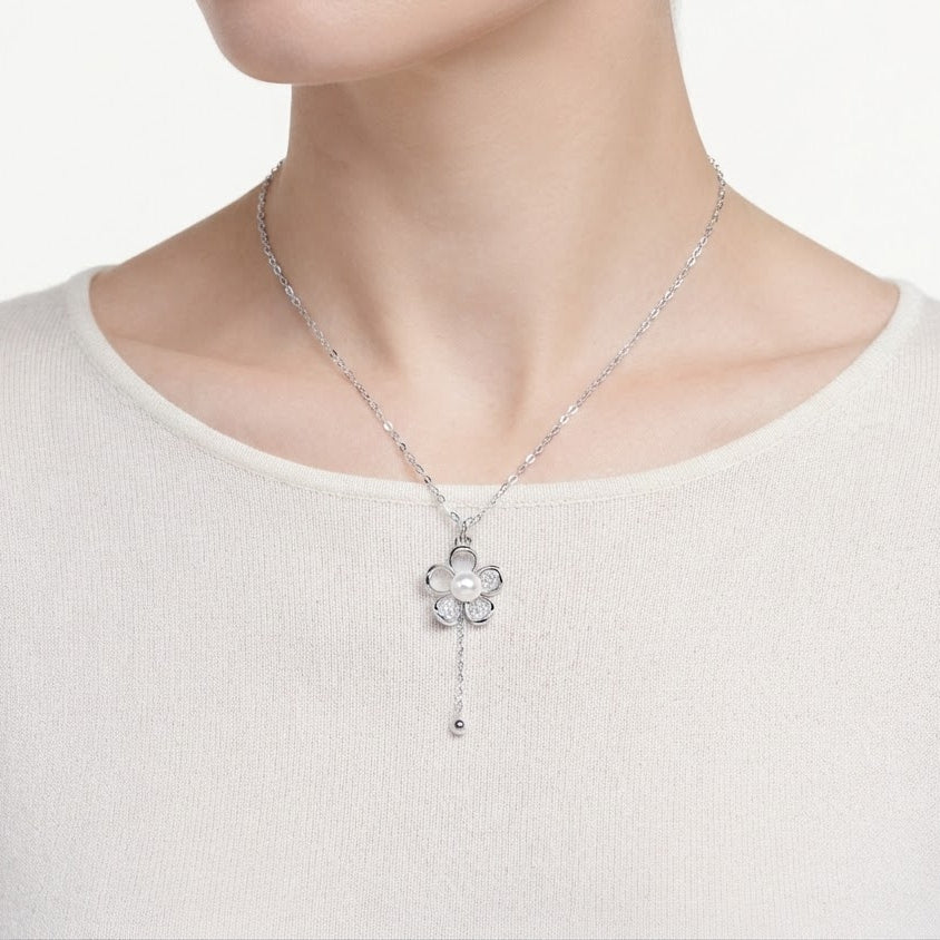 Elegant Flower Pearl Pendant Necklace – Silver Tone