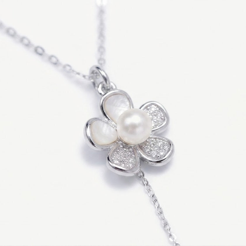 Elegant Flower Pearl Pendant Necklace – Silver Tone