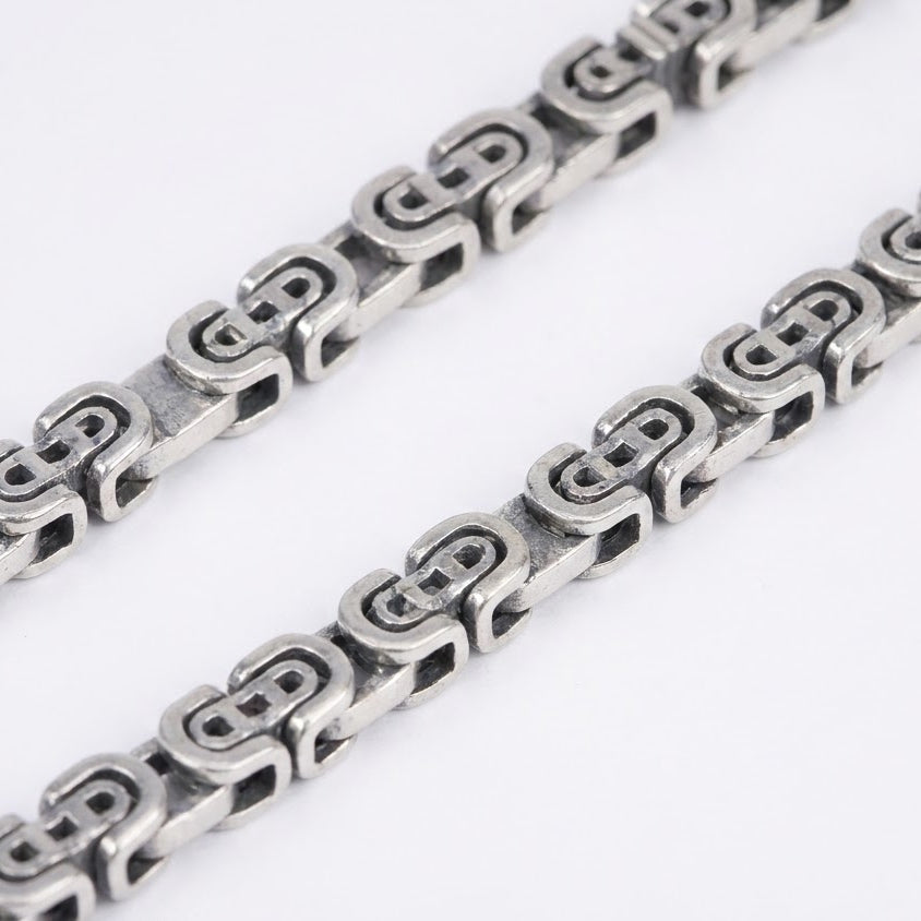 Silver U-Link Chain Necklace with Modern Geometric Design