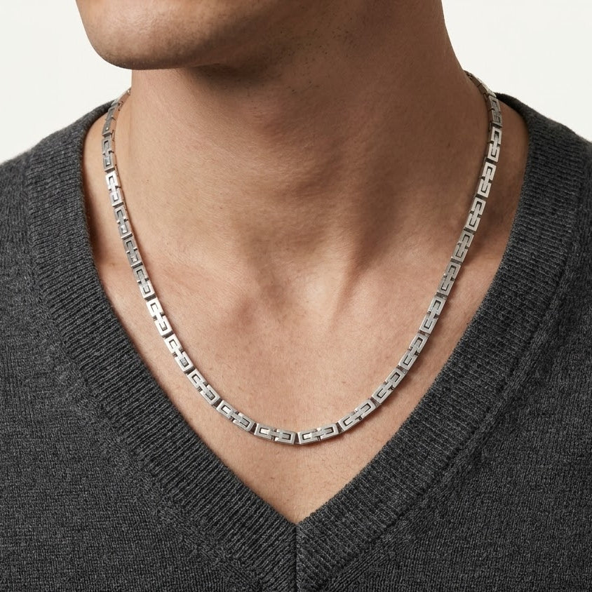 Silver Geometric Link Chain Necklace with Modern Rectangular Design