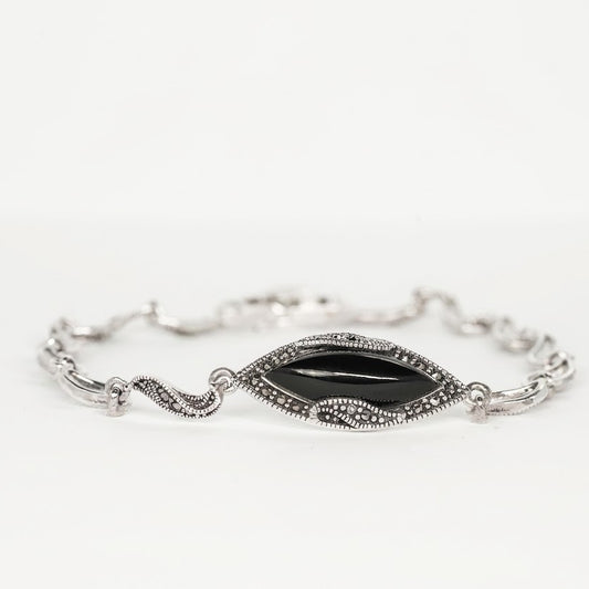 Elegant Black Stone Silver-Tone Bracelet – Vintage Inspired Statement Jewellery