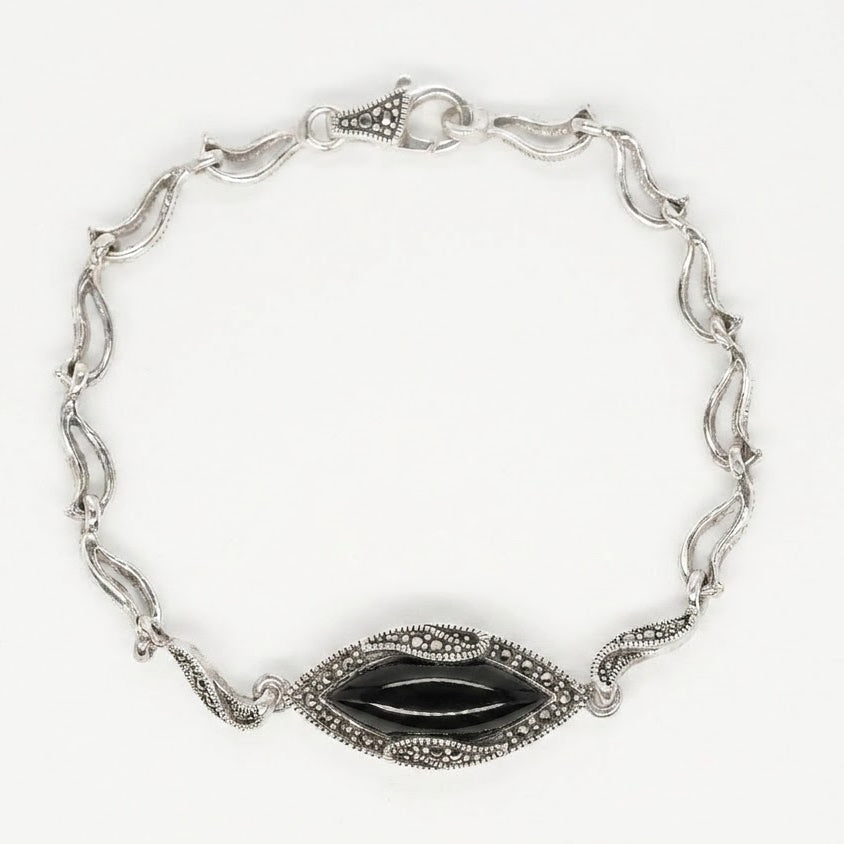 Elegant Black Stone Silver-Tone Bracelet – Vintage Inspired Statement Jewellery