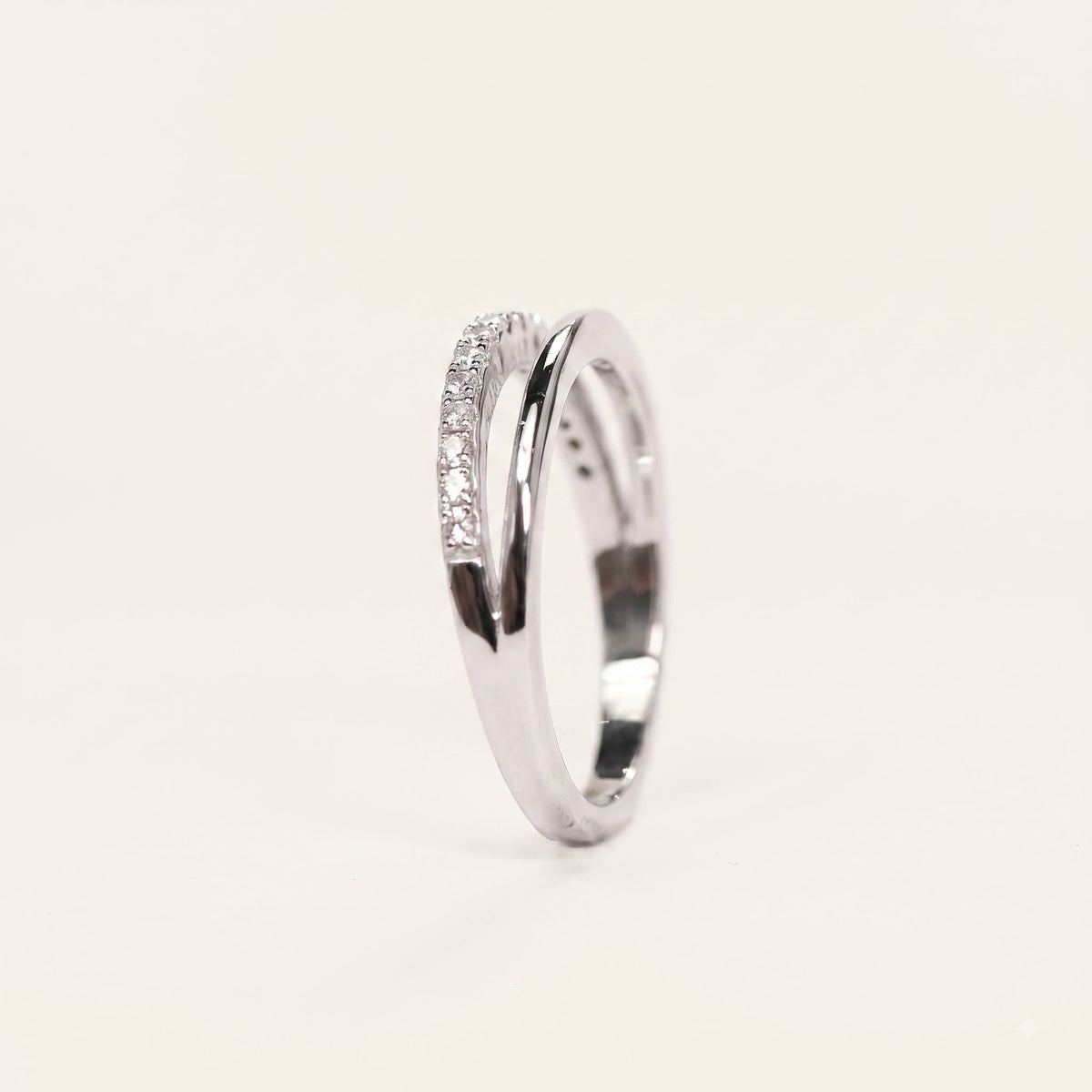 Elegant Silver Crystal Band Ring with Delicate Sparkling Detail