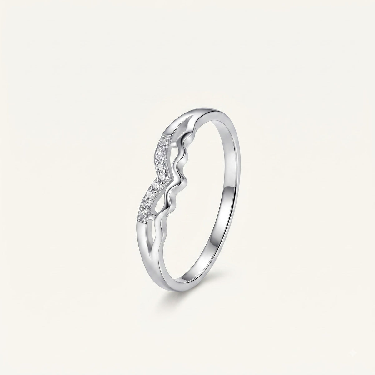 Elegant Wave-Edge Crystal Band Ring with Sparkling Accents