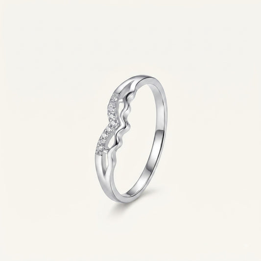 Elegant Wave-Edge Crystal Band Ring with Sparkling Accents