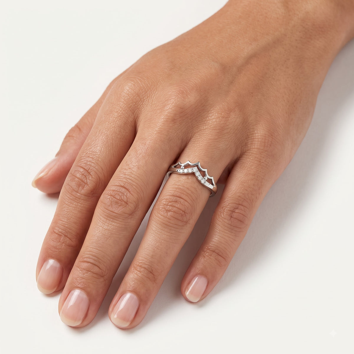 Elegant Wave-Edge Crystal Band Ring with Sparkling Accents