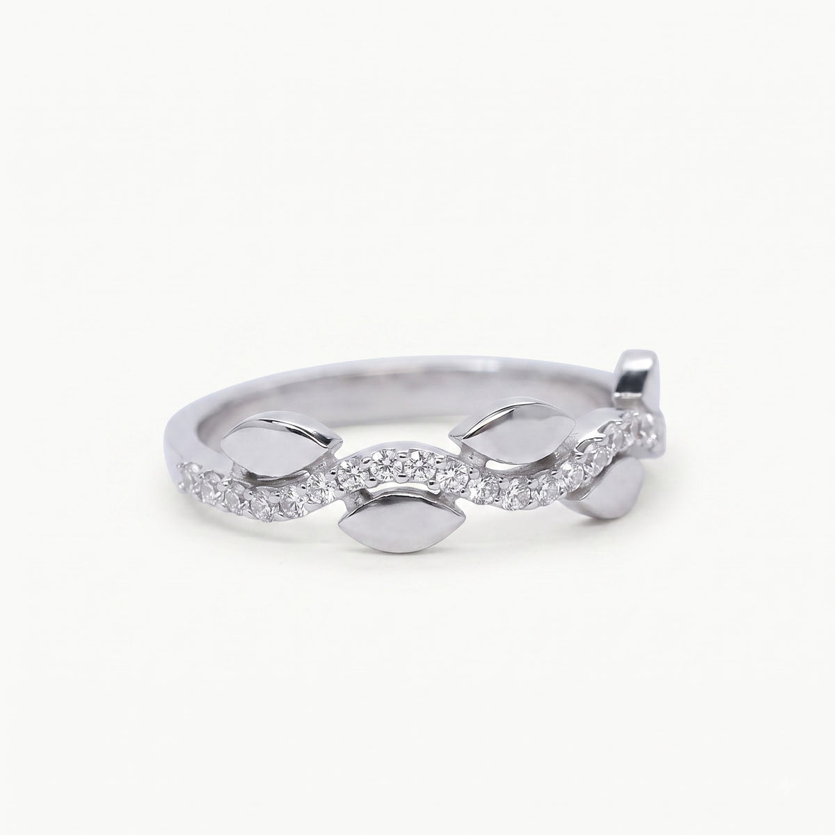 Elegant Silver Leaf-Inspired Pavé Ring with Sparkling Clear Stones