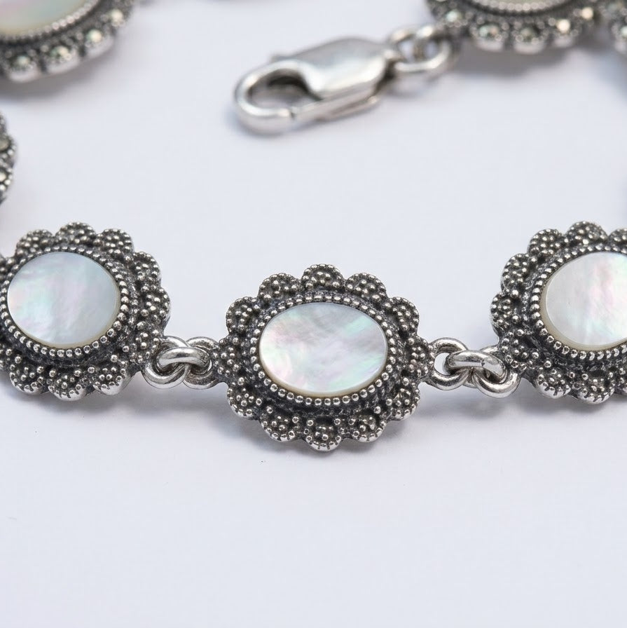 Silver Mother-of-Pearl Anklet – Vintage Floral Charm Jewellery