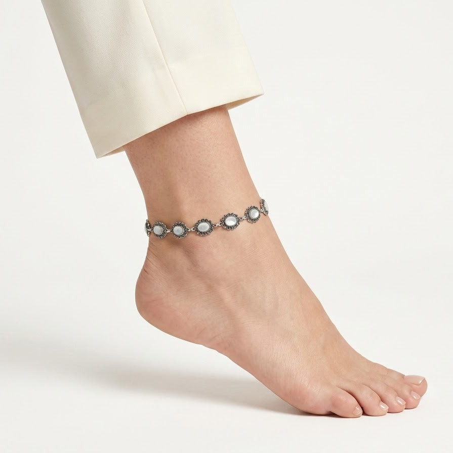 Silver Mother-of-Pearl Anklet – Vintage Floral Charm Jewellery