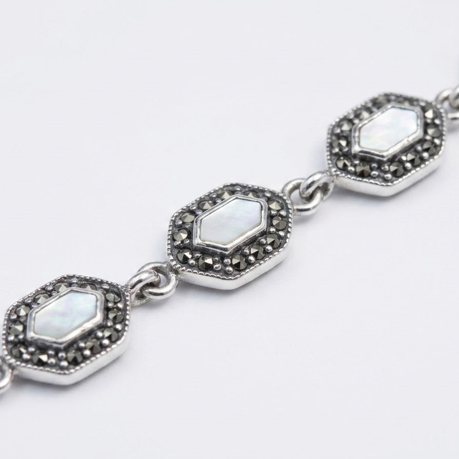 Hexagon Mother-of-Pearl Style Anklet – Vintage Silver-Tone Jewellery